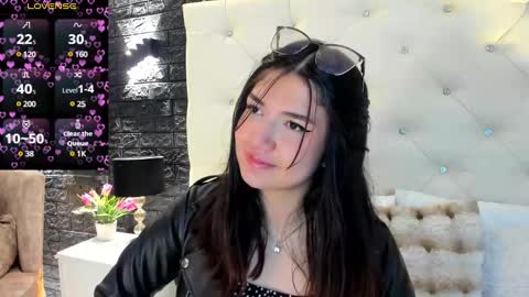 Snapshot of megan_devon chatting on 01/25/25, 11:44 online show from 01/25/25, 11:44