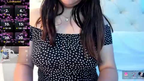 Snapshot of megan_devon chatting on 01/25/25, 02:47 online show from 01/25/25, 02:47