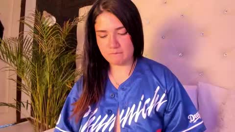 Snapshot of megan_devon chatting on 01/31/25, 06:14 online show from 01/31/25, 06:14