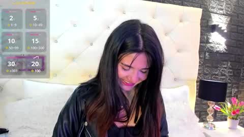 Snapshot of megan_devon chatting on 02/05/25, 11:44 online show from 02/05/25, 11:44
