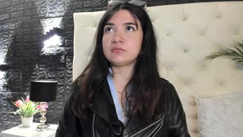 Snapshot of megan_devon chatting on 02/17/25, 11:34 online show from 02/17/25, 11:34