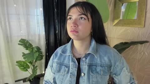 Snapshot of megan_devon chatting on 02/20/25, 11:42 online show from 02/20/25, 11:42