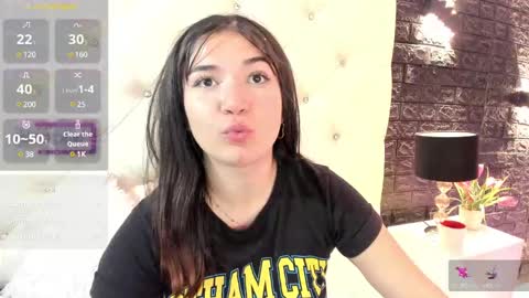 Snapshot of megan_devon chatting on 02/21/25, 05:31 online show from 02/21/25, 05:31
