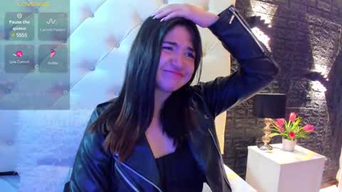 Snapshot of megan_devon chatting on 02/25/25, 11:30 online show from 02/25/25, 11:30