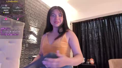 Snapshot of megan_devon chatting on 02/27/25, 11:41 online show from 02/27/25, 11:41