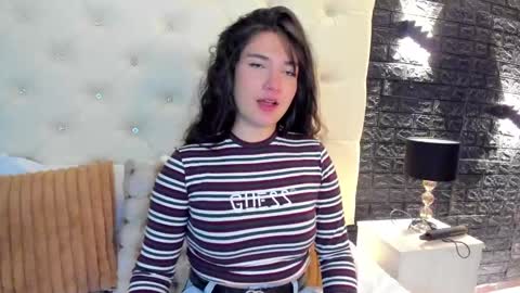 Snapshot of megan_devon chatting on 03/04/25, 11:51 online show from 03/04/25, 11:51