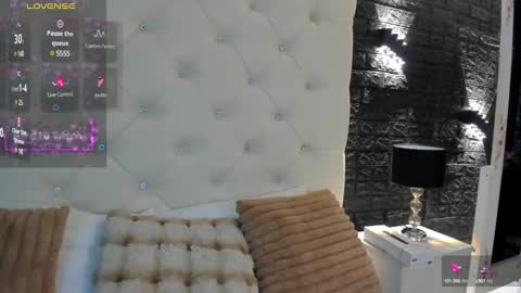 Snapshot of megan_devon chatting on 03/05/25, 02:56 online show from 03/05/25, 02:56