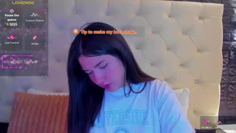 Snapshot of megan_devon chatting on 03/11/25, 11:33 online show from 03/11/25, 11:33