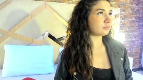 Snapshot of megan_devon chatting on 10/08/25, 01:09 online show from 10/08/25, 01:09