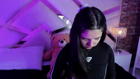 Snapshot of megan_devon chatting on 11/05/25, 11:43 online show from 11/05/25, 11:43