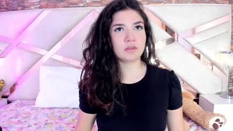 Snapshot of megan_devon chatting on 11/24/25, 12:49 online show from 11/24/25, 12:49