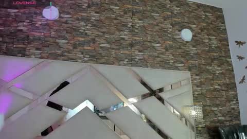 Snapshot of megan_devon chatting on 11/25/25, 11:21 online show from 11/25/25, 11:21