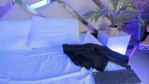 Snapshot of megan_devon chatting on 01/07/26, 12:40 online show from 01/07/26, 12:40
