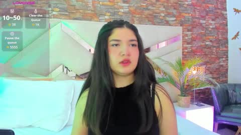 Snapshot of megan_devon chatting on 02/05/26, 01:49 online show from 02/05/26, 01:49