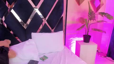 Snapshot of megan_devon chatting on 02/14/26, 01:30 online show from 02/14/26, 01:30