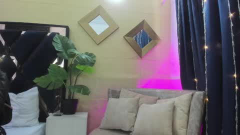Snapshot of megan_devon chatting on 04/10/26, 12:21 online show from 04/10/26, 12:21