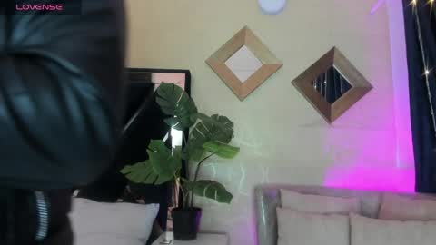 Snapshot of megan_devon chatting on 04/16/26, 11:33 online show from 04/16/26, 11:33