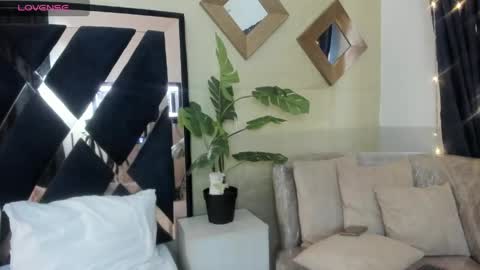 Snapshot of megan_devon chatting on 04/28/26, 11:37 online show from 04/28/26, 11:37