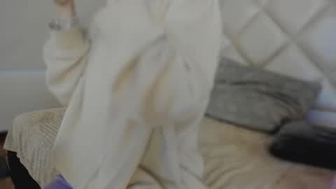 Megan online show from 09/20/25, 12:17