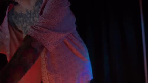 welcome guys   please  help me to reach 100 hands up Thanks  online show from 01/31/25, 11:24