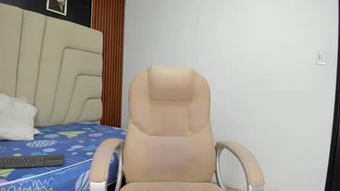 Snapshot of megan_hally chatting on 10/25/25, 03:03 Megan online show from 10/25/25, 03:03