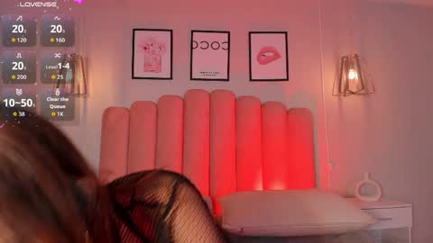 Snapshot of megan_holly_ chatting on 04/04/26, 04:37 MEGAN online show from 04/04/26, 04:37