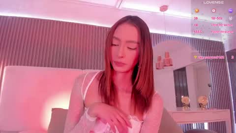 Snapshot of megan_holly_ chatting on 04/17/26, 05:16 MEGAN online show from 04/17/26, 05:16