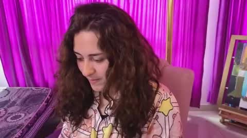                 Laura                 online show from 07/08/26, 05:28