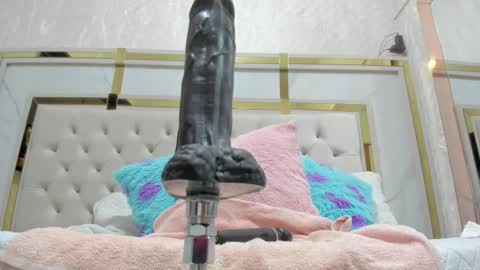 Snapshot of megan_rous2 chatting on 11/10/25, 01:04 megan online show from 11/10/25, 01:04