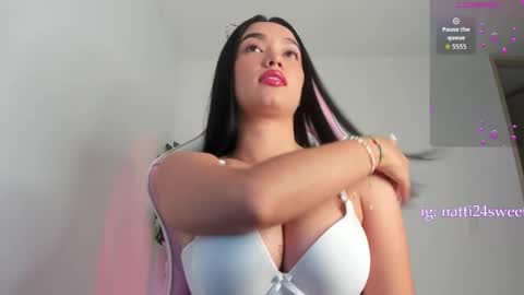 megan sweet online show from 11/17/25, 02:50