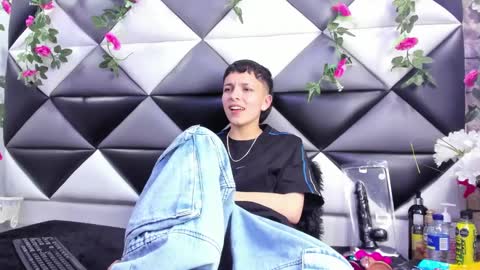 Snapshot of megan_thompsonn_ chatting on 10/09/25, 02:42 megan_thompsonn_ online show from 10/09/25, 02:42