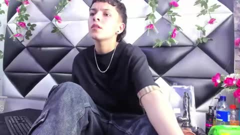 Snapshot of megan_thompsonn_ chatting on 10/29/25, 02:25 megan_thompsonn_ online show from 10/29/25, 02:25