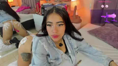 Snapshot of megan_thompsoon1 chatting on 04/28/26, 12:43 Megan online show from 04/28/26, 12:43