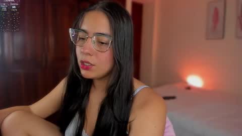 Snapshot of megan_vwv chatting on 12/14/25, 01:33 megan online show from 12/14/25, 01:33