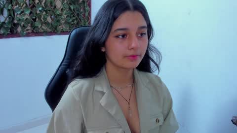 Snapshot of megan_whitte_01 chatting on 12/05/24, 08:00 megan white 01 online show from 12/05/24, 08:00