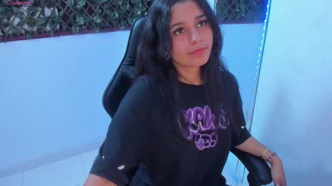 Snapshot of megan_whitte_01 chatting on 03/05/25, 11:17 megan white 01 online show from 03/05/25, 11:17