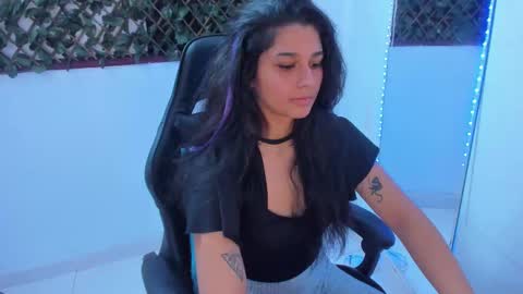 Snapshot of megan_whitte_01 chatting on 03/11/25, 04:43 megan white 01 online show from 03/11/25, 04:43