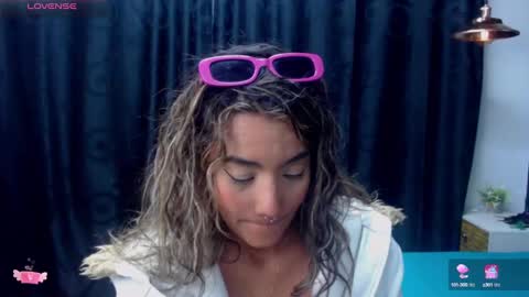 Snapshot of meganadriels96 chatting on 12/18/24, 07:52 M E G A N   online show from 12/18/24, 07:52