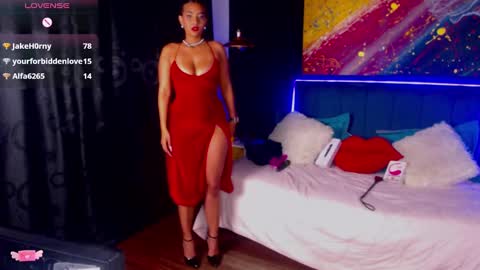Snapshot of meganadriels96 chatting on 12/22/24, 07:54 M E G A N   online show from 12/22/24, 07:54