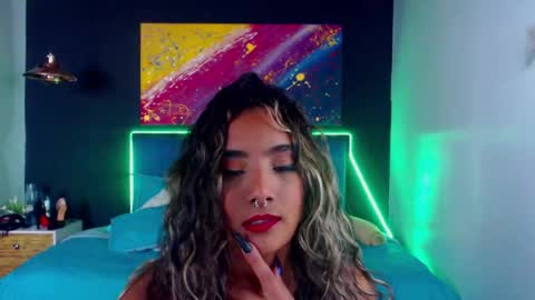 Snapshot of meganadriels96 chatting on 01/30/25, 10:19 M E G A N   online show from 01/30/25, 10:19
