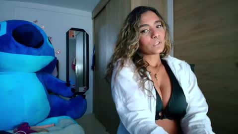 Snapshot of meganadriels96 chatting on 11/27/25, 04:47 M E G A N online show from 11/27/25, 04:47