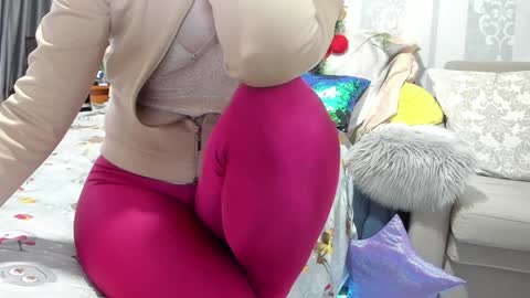 Nicki--------- Welcome to my Room online show from 12/30/24, 07:59