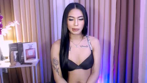 Snapshot of meganfoxx07 chatting on 10/17/25, 06:05 Megan online show from 10/17/25, 06:05