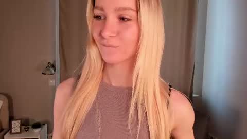 Elly online show from 06/28/26, 01:17