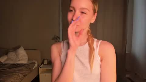 Elly online show from 07/16/26, 08:20