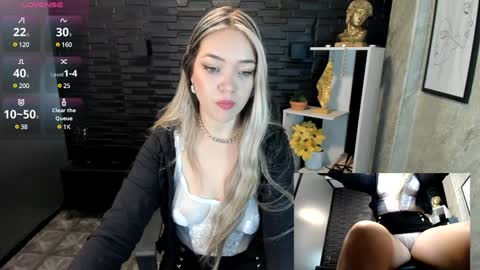 Snapshot of megann_hill chatting on 12/04/24, 12:36 Megan online show from 12/04/24, 12:36