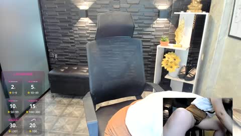 Snapshot of megann_hill chatting on 12/11/24, 01:06 Megan online show from 12/11/24, 01:06