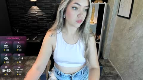 Snapshot of megann_hill chatting on 12/15/24, 11:55 Megan online show from 12/15/24, 11:55