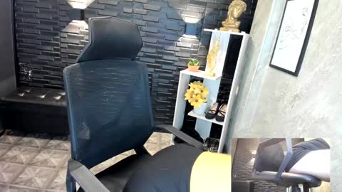 Snapshot of megann_hill chatting on 12/17/24, 11:06 Megan online show from 12/17/24, 11:06