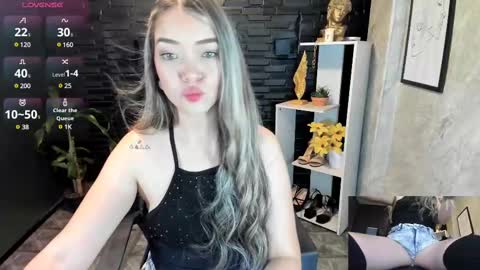 Snapshot of megann_hill chatting on 02/16/25, 02:21 Megan online show from 02/16/25, 02:21